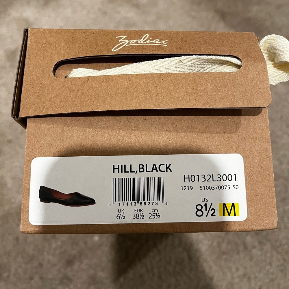 Brand new Zodiac flats size 8.5.